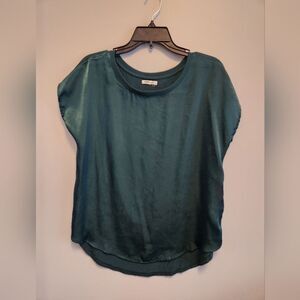 Edgely Elegant Dark Green Women's Satin Front Top. Size Large